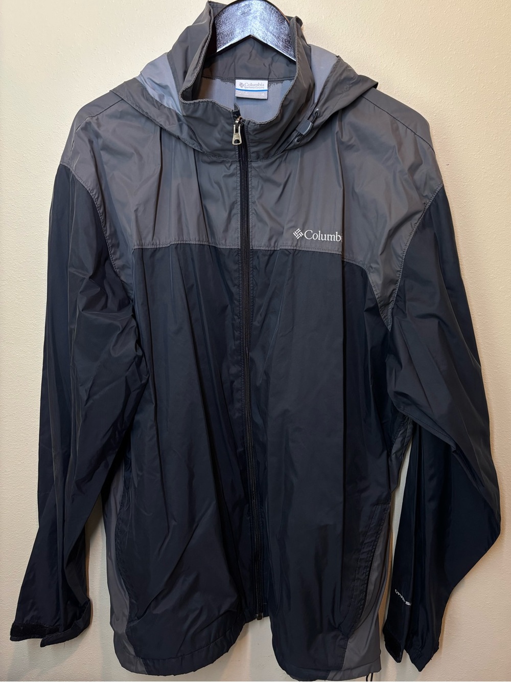 Columbia Omni shield Gray & Black Hooded Rain jacket, windbreaker, XL